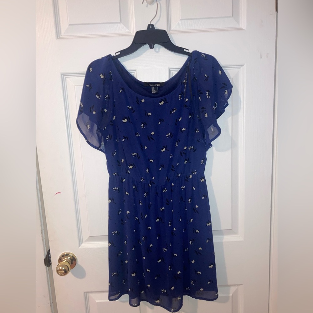 Forever 21 medium casual flowy blue dress with floral pattern.